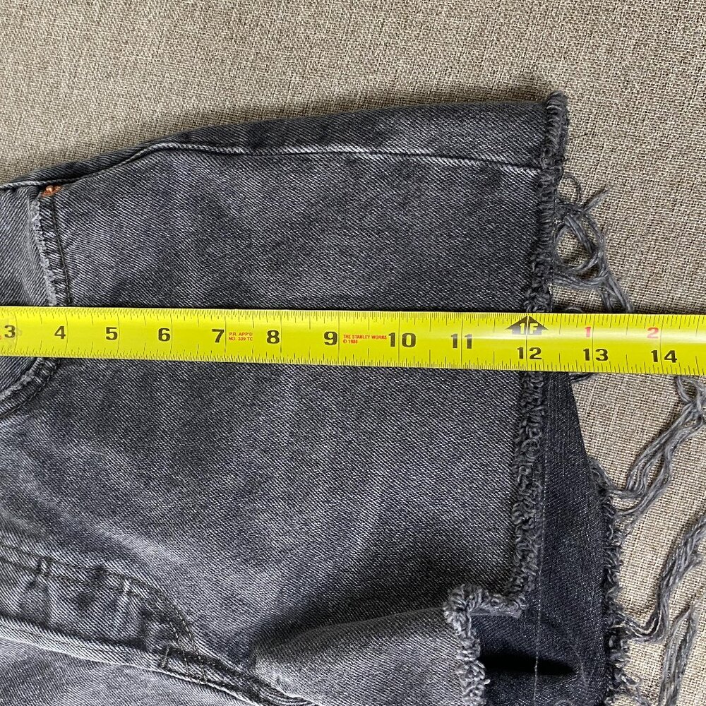Levi's 501 Premium Denim Jean Shorts Women W27 Black-ish Gray Distressed Chewed - Picture 14 of 16